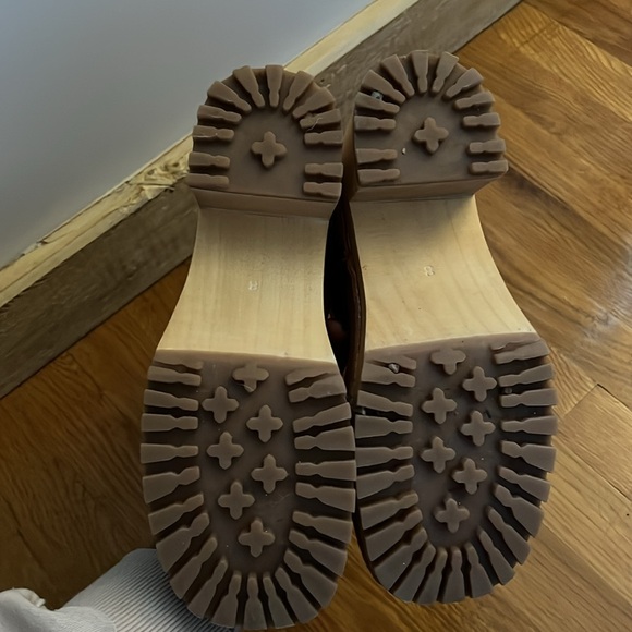 MIA Clog Boots - Picture 6 of 8